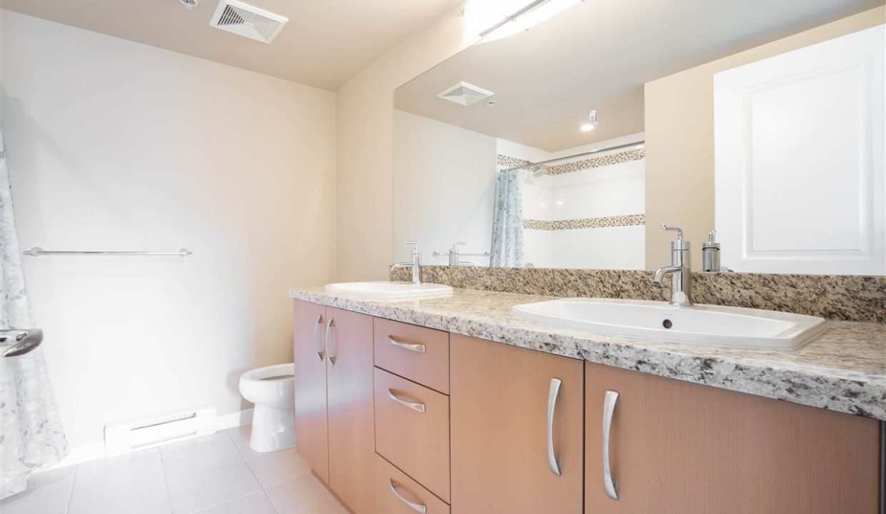 Meridian Gate - 323 Master Bathroom