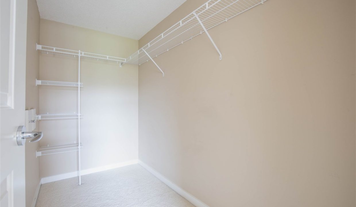 Meridian Gate - 323 Walking Closet