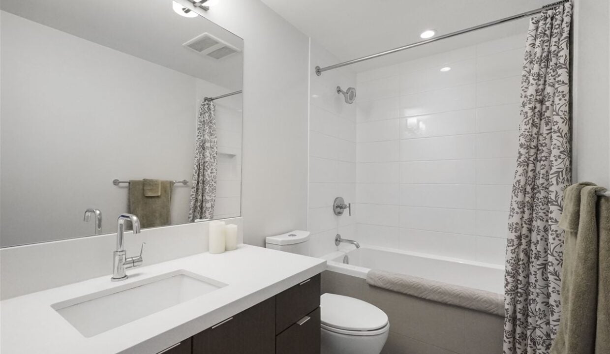 Canvas 505 - Bathroom