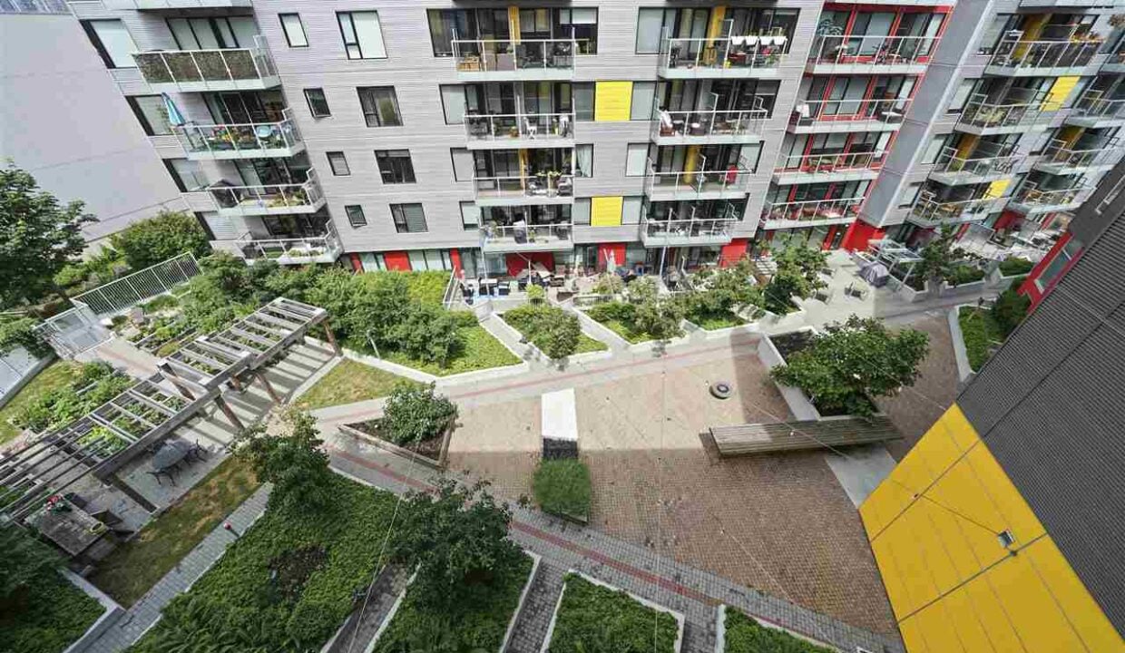 Canvas 505 - Courtyard