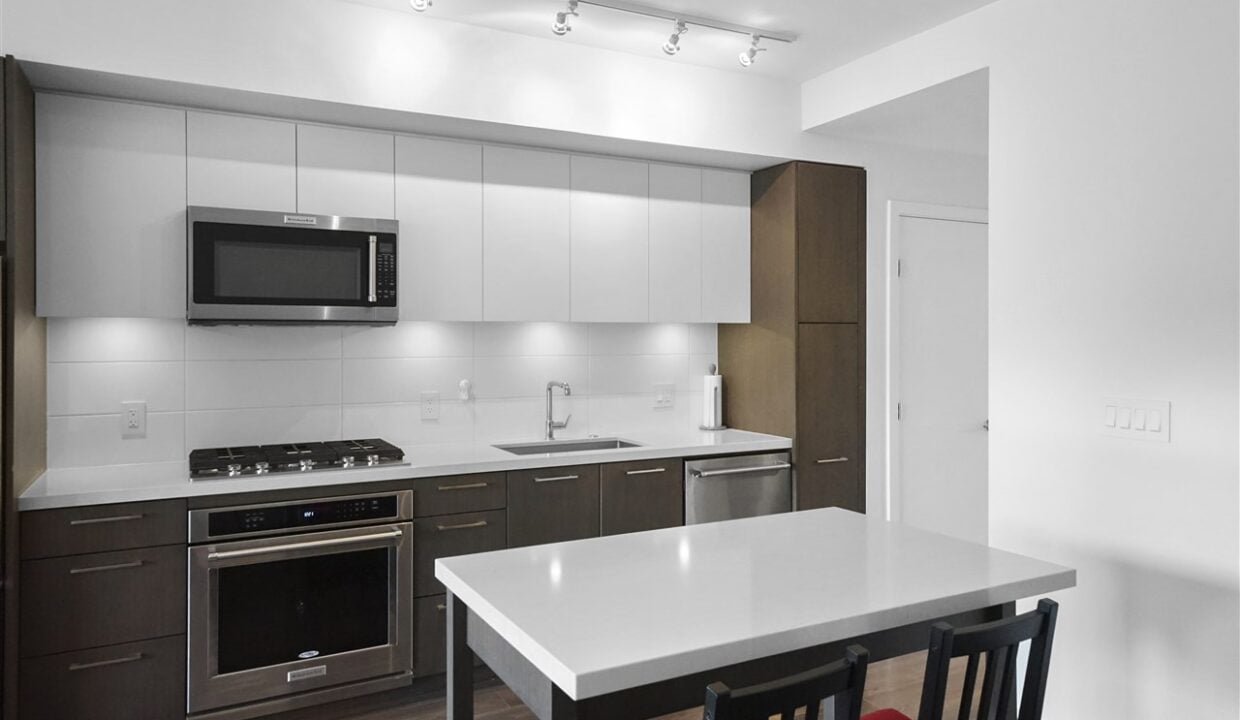 Canvas 505 - Kitchen:livingroom