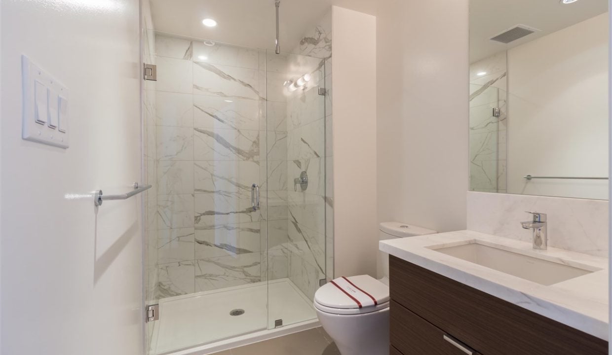 Cambie Star 502 - Bathroom