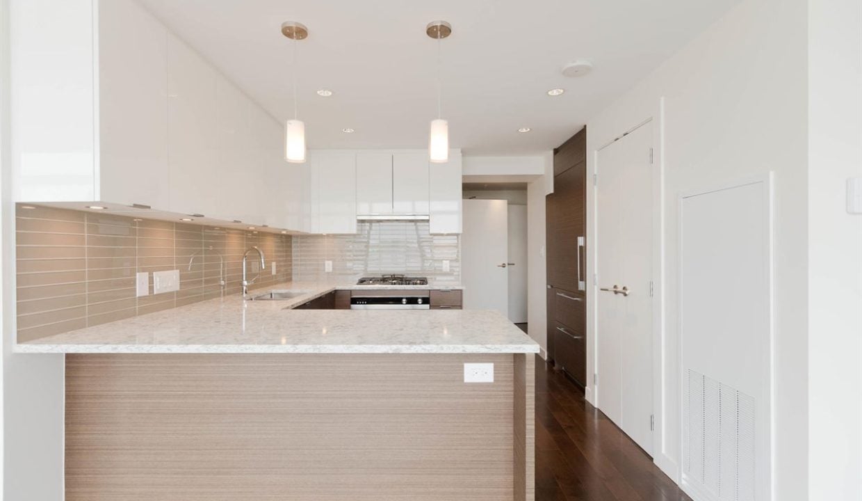 Cambie Star 502 - kitchen002