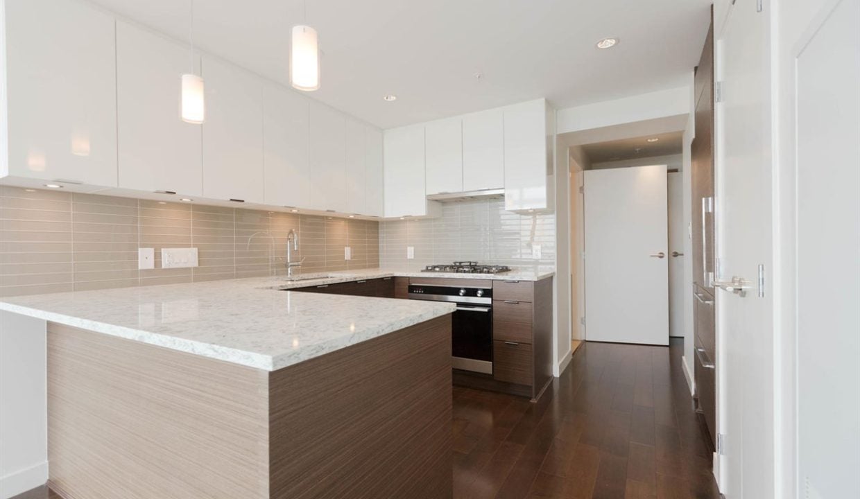 Cambie Star 502 - kitchen003