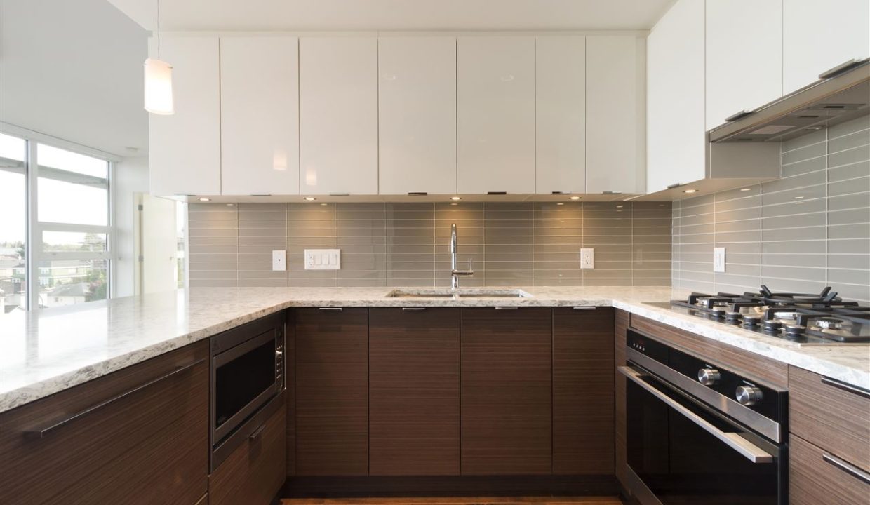 Cambie Star 502 - kitchen02