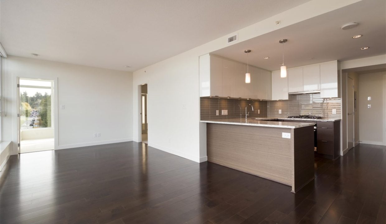 Cambie Star 502 - kitchenlivingroom