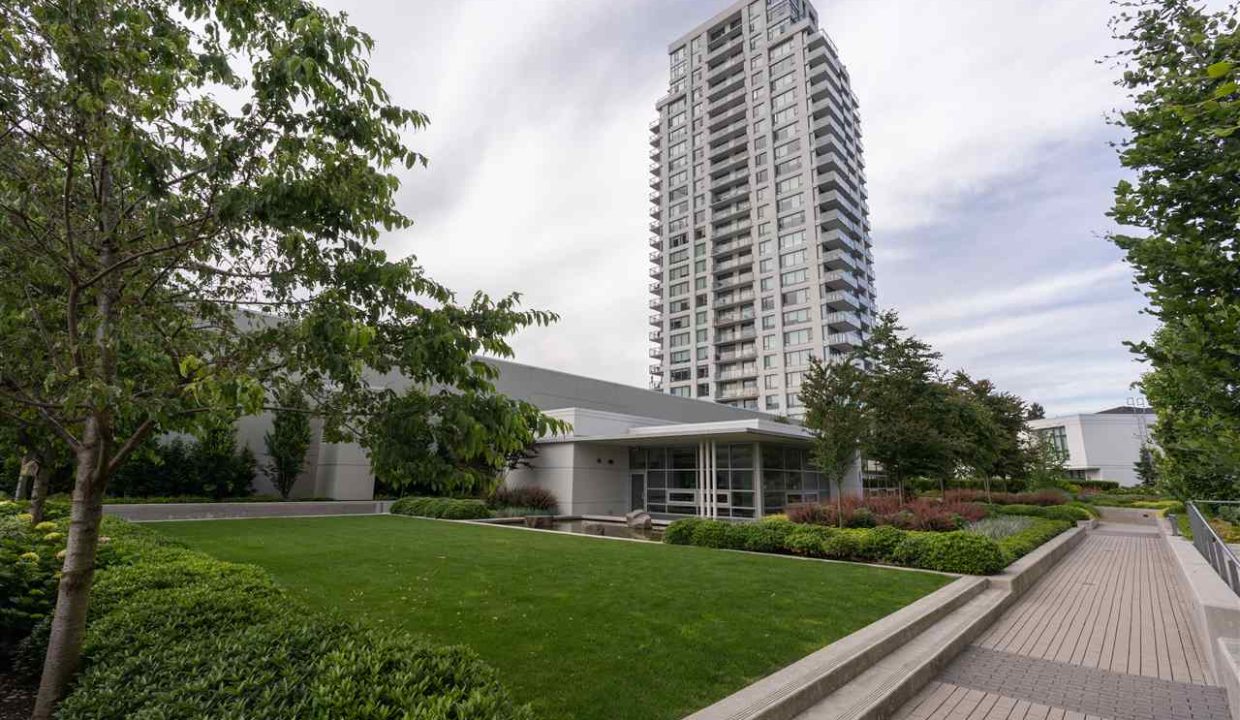 Uptown 1 exterior 4
