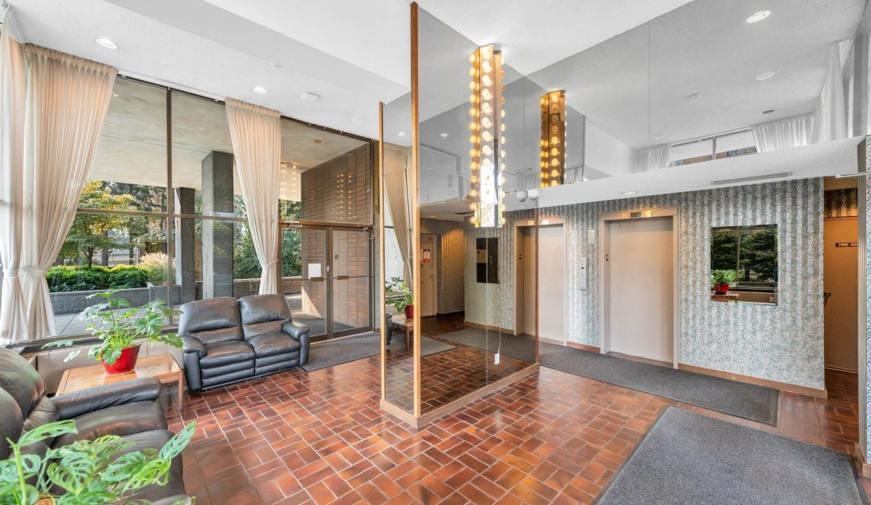 Timberlea-Lobby